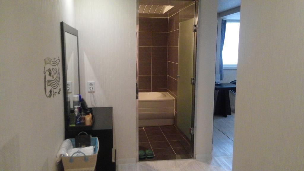 Geoje Win Hotel Habitación foto
