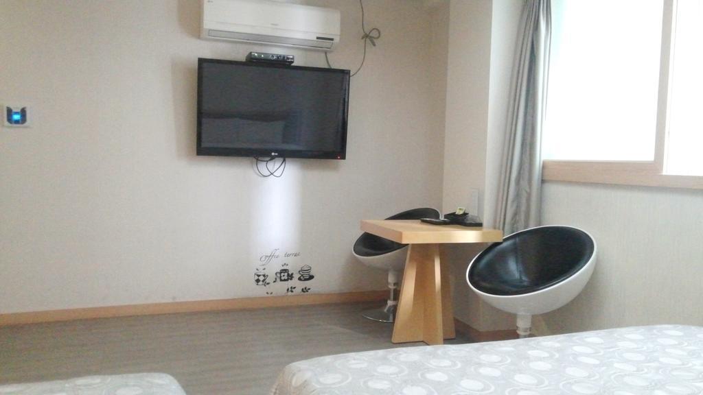 Geoje Win Hotel Habitación foto