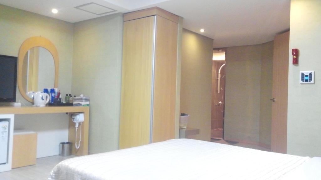 Geoje Win Hotel Habitación foto