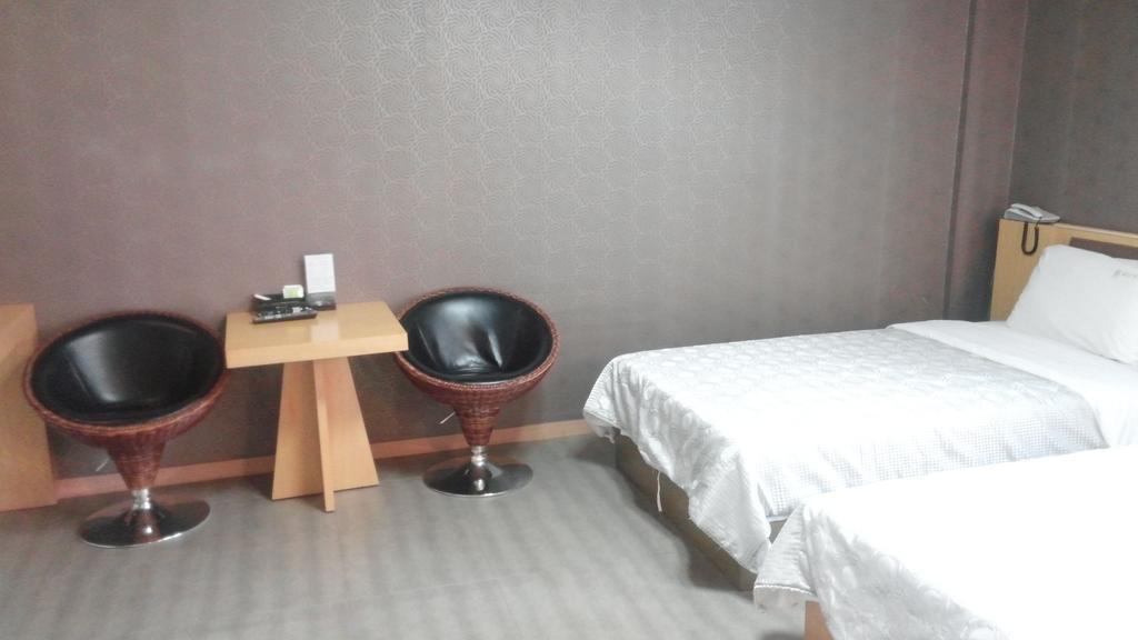 Geoje Win Hotel Habitación foto